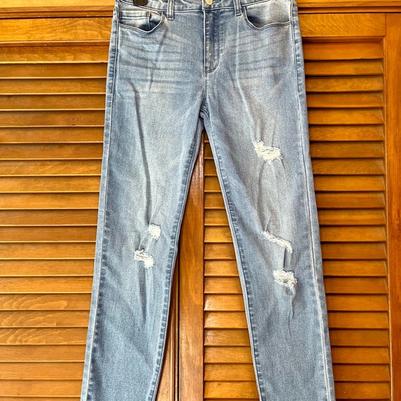 NWT Forever 21 Girls Light Blue Distressed Skinny Jeans - Picture 1 of 9